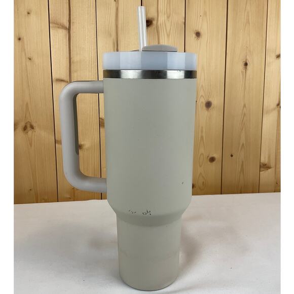 Pre-Owned Cream Stanley Tumbler, 40oz With Straw - Picture 3 of 7